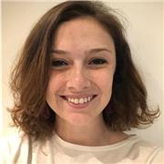 Professora com vivência internacional e experiência em escolas bilíngues e internacionais
